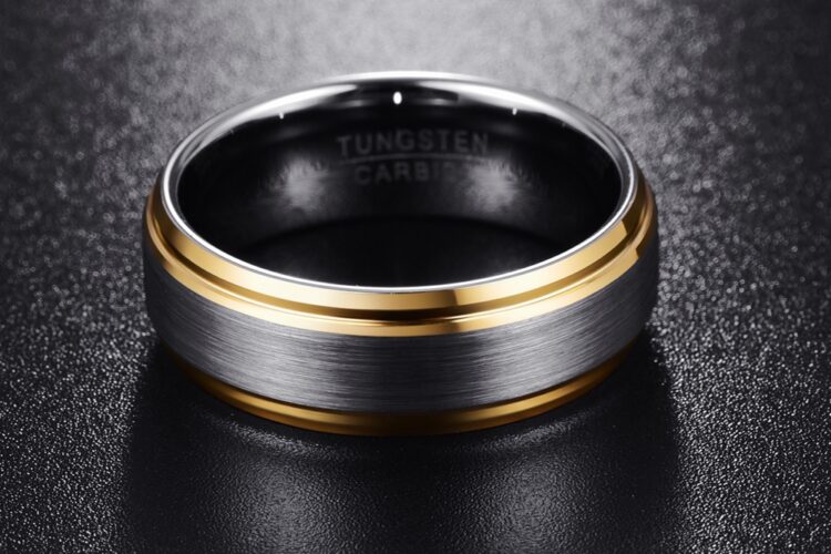 Bijoux anneau bague homme effet carbone en carbure de tungstène style gris poli brossé, Face dorée