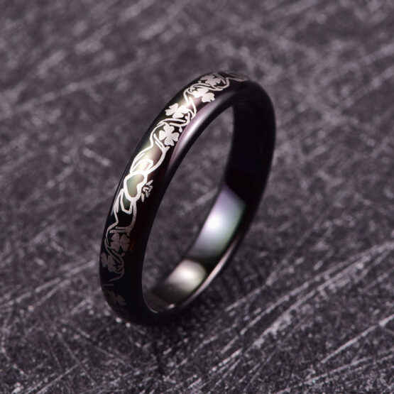 Le Chanceux : anneau en carbure de tungstène romantique et élégant