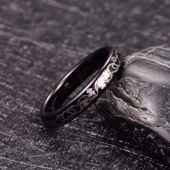 Le Chanceux : anneau en carbure de tungstène romantique et élégant