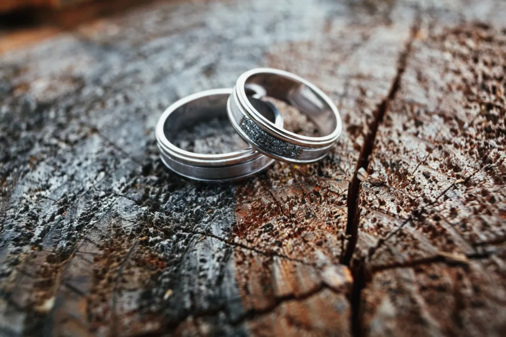 Au-delà du Diamant : Les Bagues en Carbure de Tungstène Redéfinissent le Luxe
