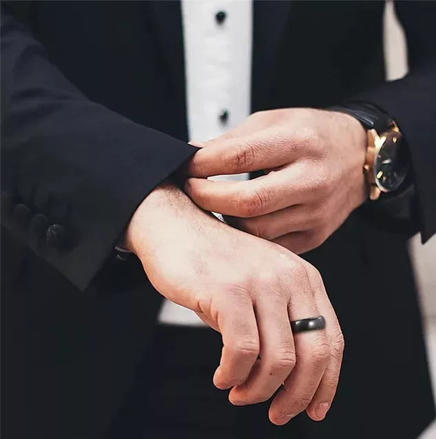 Au-delà du Diamant : Les Bagues en Carbure de Tungstène Redéfinissent le Luxe