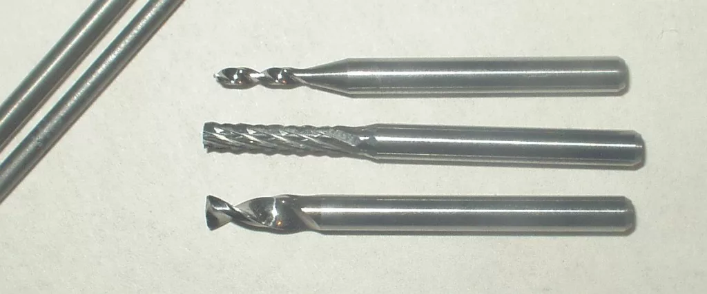 La fraise en carbure de tungstène, grâce à sa dureté exceptionnelle et sa résistance à l'usure, est l'outil de choix pour les opérations d'usinage de haute précision et de grande durabilité.